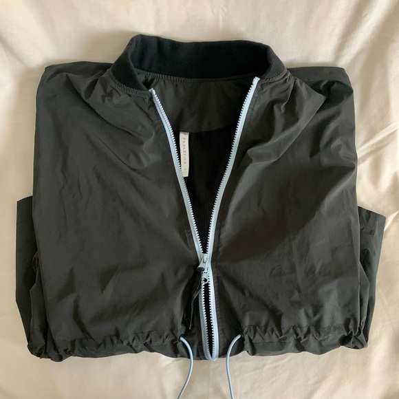 Willow Woven Reflective Jacket - Medium - Fabletics - Picture 7 of 9